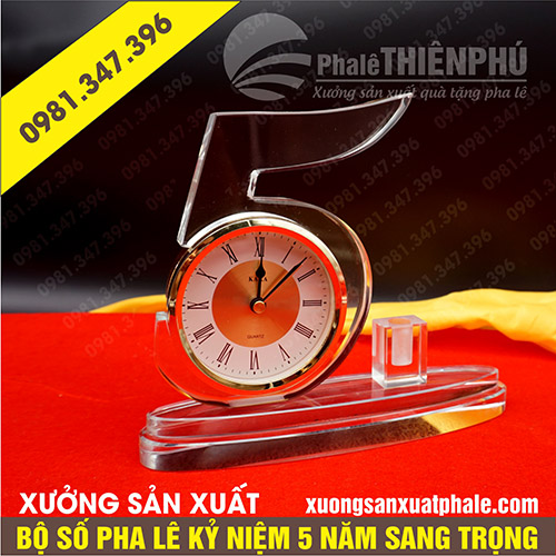 Bộ số pha lê 5 năm gắn đồng hồ và ống cắm bút