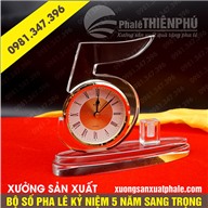 Bộ số pha lê 5 năm gắn đồng hồ và ống cắm bút