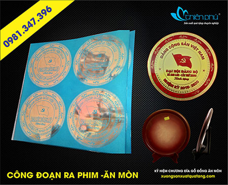 sản xuất kỷ niệm chương gỗ đồng