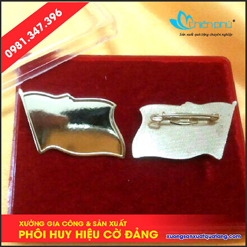 phôi huy hiệu cờ đảng